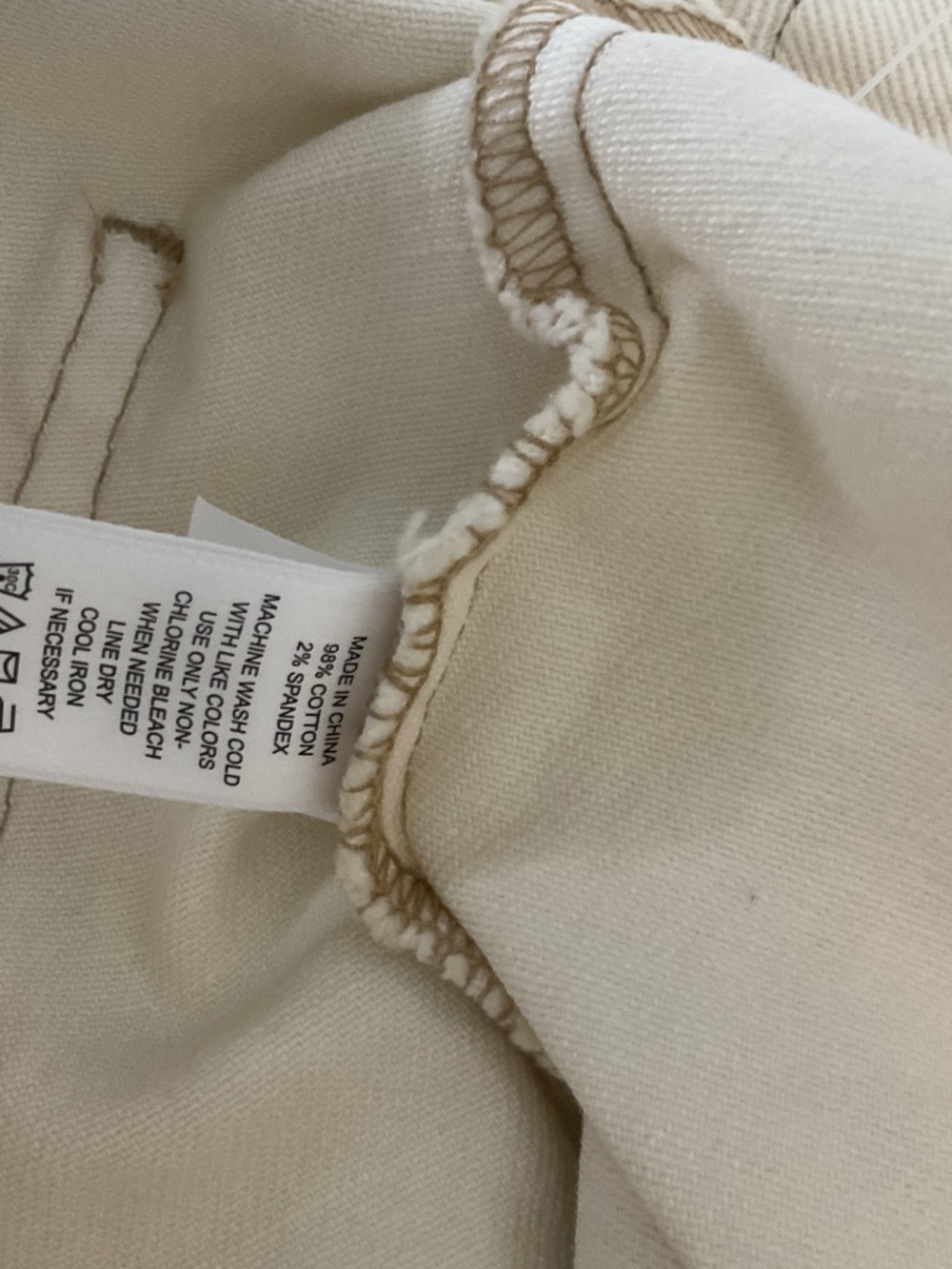 NWT CeCe half white adorable jeans with a cute flower button 8 - Picture 7 of 8